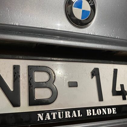 Numura zīmes uzlīme