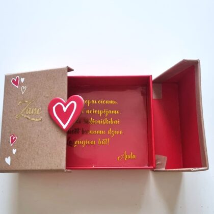 Naudas kastīte ar zelta druku