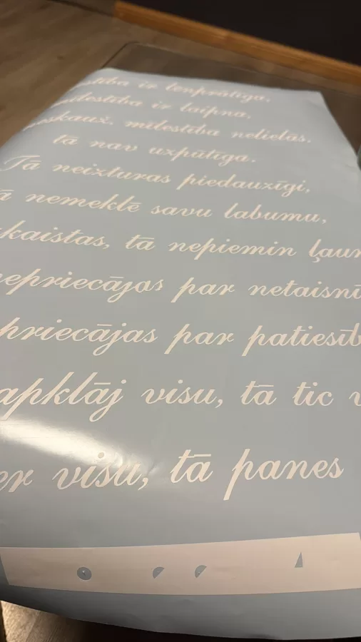 Spoguļa uzlīme