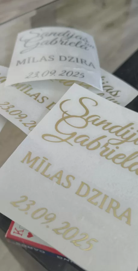 Uzlīme pudelei